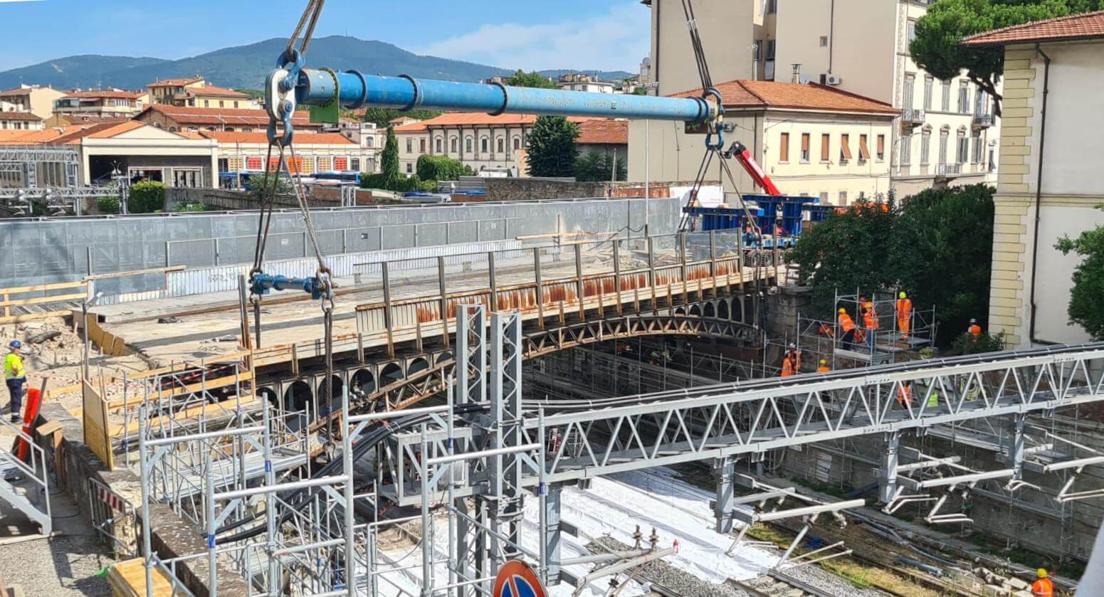 ferrovie italia divisa in due dai lavori al ponte del pino ma i disagi per ora sono limitati da Corrieretoscano.it ferrovie italia divisa in due dai lavori al ponte del pino ma i disagi per ora sono limitati