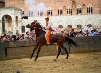 Il Leocorno vince la prova generale del Palio di Siena del 2 luglio