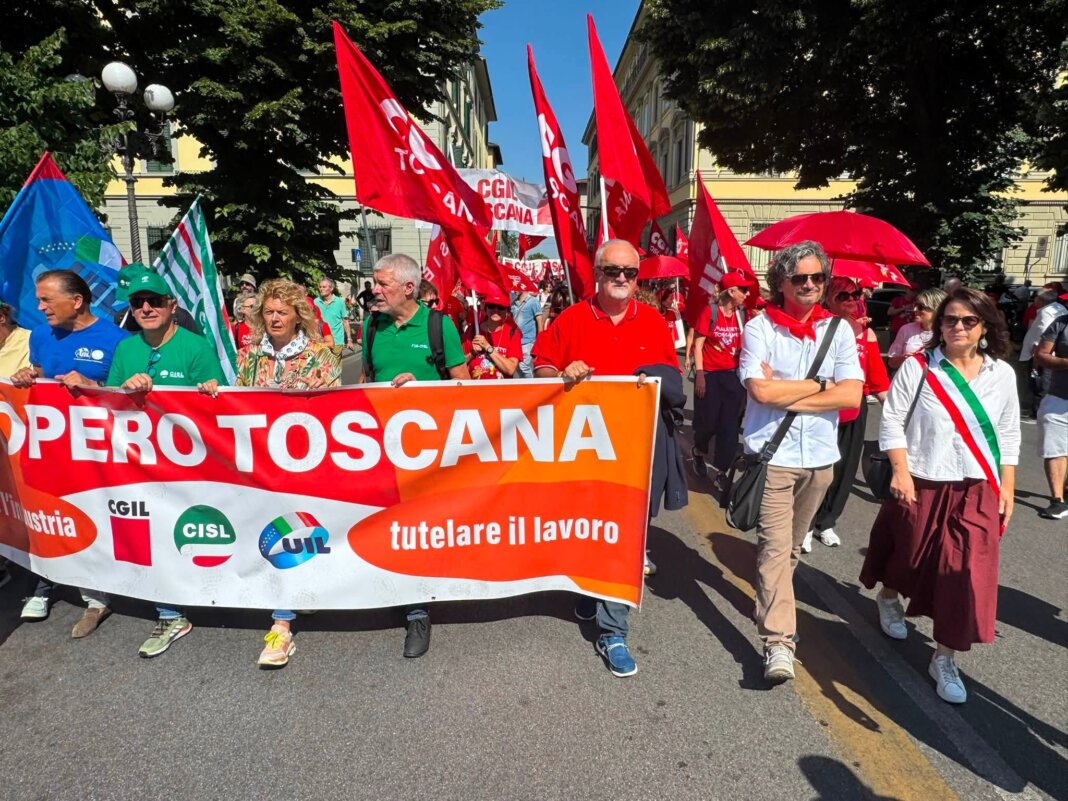 Sciopero industria in Toscana: migliaia in corteo a Firenze. Confindustria: 