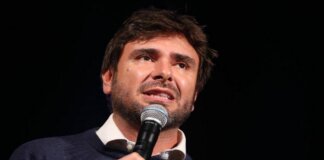 Alessandro Di Battista, quarta notte al Policlinico Gemelli: resta riserbo su salute dell’ex M5S
