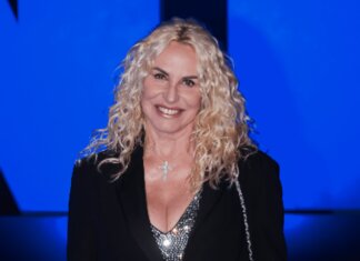 Antonella Clerici ‘contro’ le mete estive: “Forse ho sbagliato lavoro”