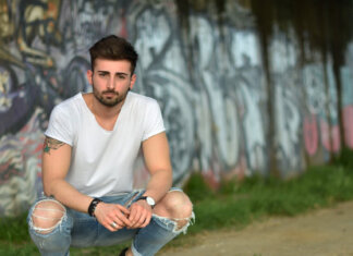 Niccolò Ciatti ucciso nove anni fa, assassino ancora latitante. I genitori: “E’ stato davvero cercato? Questa non è giustizia” Niccolò Ciatti ucciso nove anni fa, assassino ancora latitante. I genitori: "E' stato davvero cercato? Questa non è giustizia"