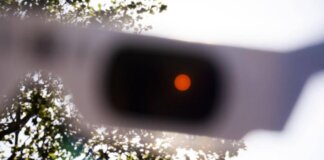 Eclissi di sole oggi 12 agosto, da Milano a Roma e Palermo: orario migliore per vederla città per città