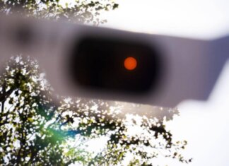 Eclissi di sole oggi 12 agosto, da Milano a Roma e Palermo: orario migliore per vederla città per città