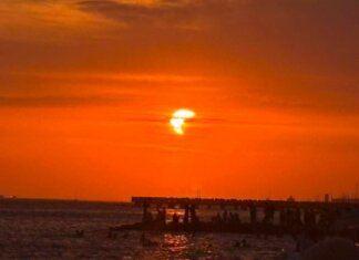 Eclissi parziale di sole, lo spettacolo al tramonto nei cieli d’Italia