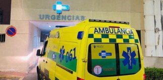 Guida un’ambulanza e lavora sei giorni al mese: “Guadagno 2300 euro”
