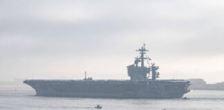 Iran, portaerei Lincoln allo stremo: equipaggio vicino a “perdere la testa” tra cibo scarso e turni massacranti