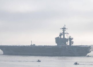 Iran, portaerei Lincoln allo stremo: equipaggio vicino a “perdere la testa” tra cibo scarso e turni massacranti