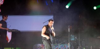 Malore per Francesco Gabbani durante concerto a Letojanni, spettacolo interrotto dopo 5 canzoni. “Ora accertamenti”