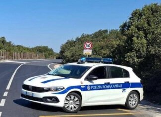 Ostia, investe ciclista sulla via Litoranea e fugge: denunciato 51enne