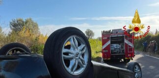 Si ribalta con l’auto sulla regionale, grave un giovane di 22 anni