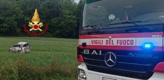 Escono di strada e si ribaltano più volte con l’auto: due feriti a Vicchio