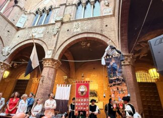 Palio dell’Assunta, presentato il Drappellone: è firmato da Teodora Axente