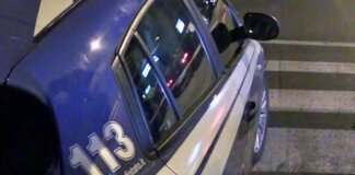 Roma, rissa con spray urticante e bottiglie di vetro a Trastevere tra 15 ragazzi: tre in manette