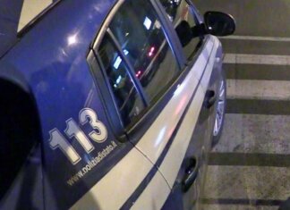 Roma, rissa con spray urticante e bottiglie di vetro a Trastevere tra 15 ragazzi: tre in manette
