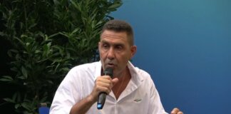 Versiliana gremita per Vannacci: “Disponibile a dialogare con chiunque. Non sono io che voglio far cadere questa nazione in mano alla sinistra” Versiliana gremita per Vannacci: "Disponibile a dialogare con chiunque. Non sono io che voglio far cadere questa nazione in mano alla sinistra"