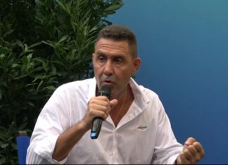 Versiliana gremita per Vannacci: “Disponibile a dialogare con chiunque. Non sono io che voglio far cadere questa nazione in mano alla sinistra” Versiliana gremita per Vannacci: "Disponibile a dialogare con chiunque. Non sono io che voglio far cadere questa nazione in mano alla sinistra"