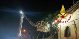 Maltempo in provincia di Firenze, notte di lavoro per i vigili del fuoco