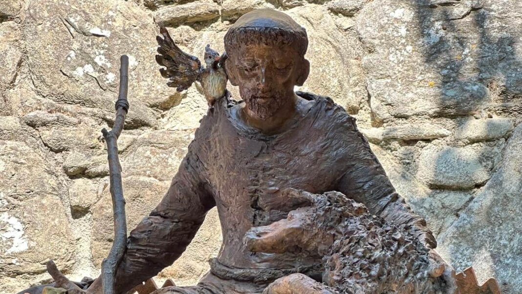 statua san francesco cortona