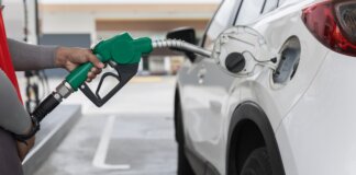 Diesel, un’altra proroga per lo sconto sulle accise mentre la benzina continua a salire benzina, benzinaio, diesel