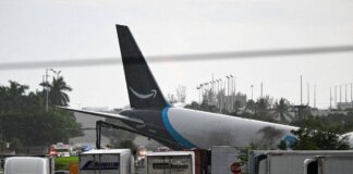Aereo cargo Amazon fuori pista a Miami, 5 morti e 5 feriti: aperta un’indagine