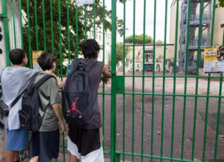 Aggressioni a scuola, non solo la prof accoltellata a Roma: docenti nel mirino, molti casi analoghi in questi anni