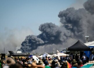 Atene, aereo militare precipita poco dopo decollo durante air show