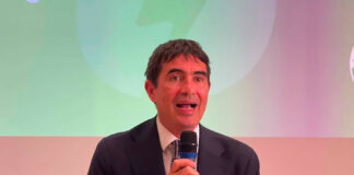 Nicola Fratoianni al vicepremier Tajani: “Noi ciucci della politica? Con lui ci vuole tanta pazienza” Nicola Fratoianni al vicepremier Tajani: "Noi ciucci della politica? Con lui ci vuole tanta pazienza"
