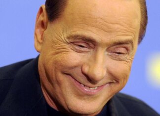 Berlusconi ‘Il principe azzurro’, l’idea di un maxi show in stile Broadway: “Vorrei fare un musical sulla mia vita”