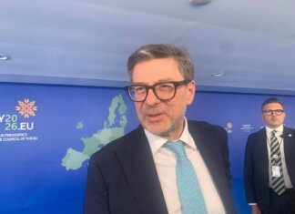 Bollo auto, Giorgetti: “Taglio coperto da soldi nazionali. Non sono fondi Ue, Italia li usa come crede”