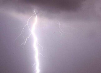 Brindisi, colpito da fulmine mentre pesca su scogli: morto un 70enne