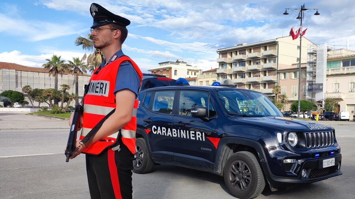 viareggio arrestato un 30enne per furti nelle auto in sosta su viale europa da Corrieretoscano.it viareggio arrestato un 30enne per furti nelle auto in sosta su viale europa