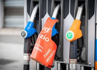 Carburanti, i prezzi volano: serie di record per il gasolio, su anche la benzina