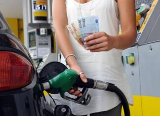 Caro carburanti, anche IP mette un tetto ai prezzi dopo Eni: sconto per 8.500 distributori