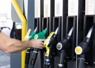 Caro carburanti, scatta il tetto ai prezzi: Eni e IP abbassano benzina e diesel