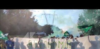 Cori sulla remigrazione e sfottò a Ranucci, l’arrivo dei giovani della Lega a Pontida