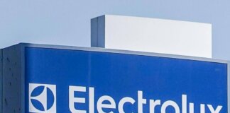 Electrolux, Urso: “Nuovo piano entro ottobre, prossimo tavolo il 29 al Mimit”