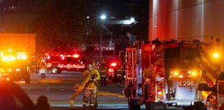 Elicottero di una tv precipita mentre filma un incidente stradale: almeno 3 morti, tragedia a Los Angeles