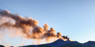 Eruzione Etna, voli sospesi fino alle 14.30 all’aeroporto di Catania