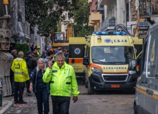 Esplosione e crollo di un palazzo ad Atene, sale a sei il bilancio delle vittime: morta una famiglia di turisti americani