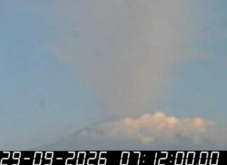 Etna, nube eruttiva alta 4 chilometri: voli sospesi fino alle 15 all’aeroporto di Catania