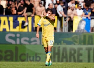Frosinone-Como 2-0, gialloblù quinti a sorpresa. Il Parma batte il Genoa, prima vittoria per Cuesta
