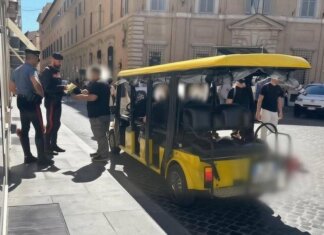 Giungla golf car a Roma, blitz e controlli a tappeto dei carabinieri nel centro della Capitale