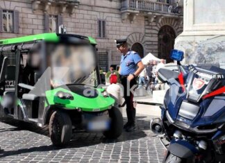 Giungla golf car a Roma, controlli a tappeto dei carabinieri: 10 sottoposte a fermo e valanga di multe