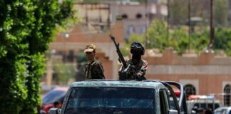 Houthi lanciano attacchi contro siti sensibili a Riad e impianti petroliferi a Yanbu in Arabia Saudita