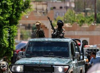 Houthi lanciano attacchi contro siti sensibili a Riad e impianti petroliferi a Yanbu in Arabia Saudita