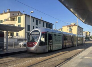 Scioperi di ottobre in Toscana, tutte le date da segnare per chi viaggia in treno, tram o aereo tram toscana