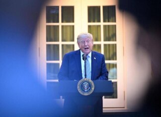 Iran, Trump: “Pronto a incontrare Pezeshkian ma anche a far saltare tutto in aria”