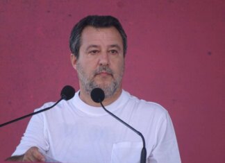 Lega, Salvini a Pontida lancia il congresso a ottobre: “Nessuno spazio a divisioni”