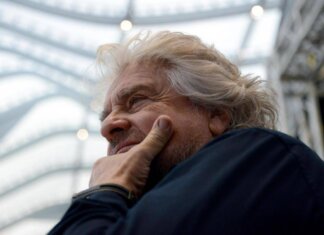 M5S, Beppe Grillo torna in campo? Dominio ‘Movimento zero stelle’ già comprato da un professionista: “Ho fatto un investimento”